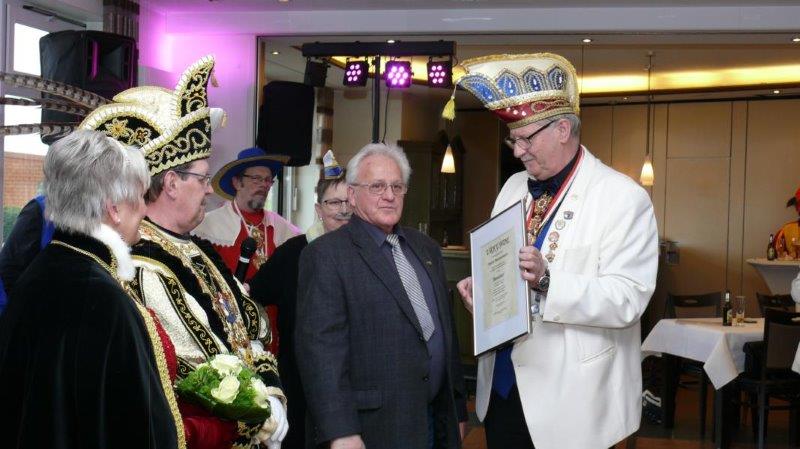 2018 Senator Wennemann.jpg - Senatoren Urkunde überreicht durch J,B. beim "Närrischen Frühstück " 2018 " im Landhotel Hopster an Heinz Wennemann 