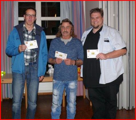 Sieger.jpg - Die Sieger beim Dokoturnier 2016*****    1. Dietmar Verlage vertreten durch L. Schwalk (Mitte) 2. Detlef Rottewert 3. Christian Thiemann (rechts)