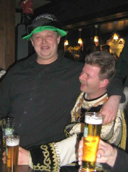 067Rosenmo.jpg - Aber man trägt sein Schicksal ja geduldig.