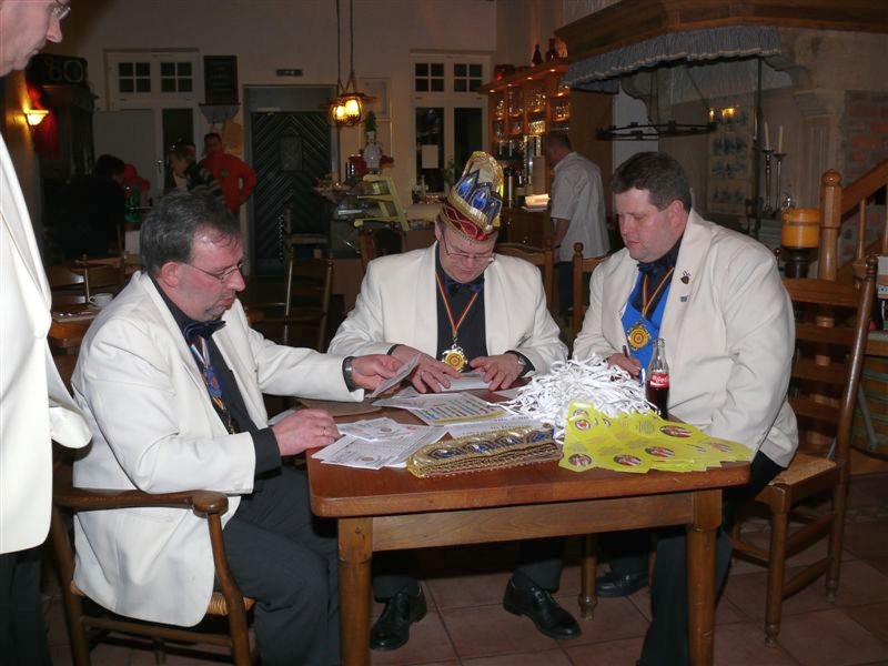 001_2010.jpg - Kassenvorbereitungen