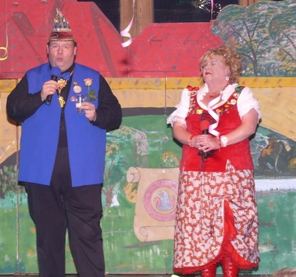 036_2010.jpg - Super Stimmung mit dem "Kölsche Mädchen" Gudrun Krettek, die mit ihrenGesangseinlagen das Puplikum begeisterte.