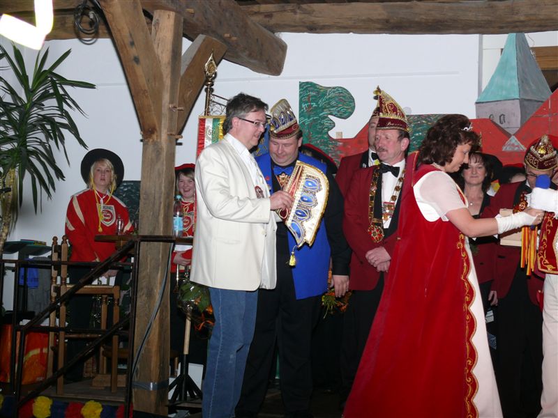 038_2010.JPG - Wagenbaumeister, Bruno Heukamp, erhält den Stadtprinzenorden.