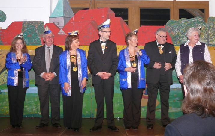 041_2010.JPG - Senatoren in Beleitung des Elferrates.