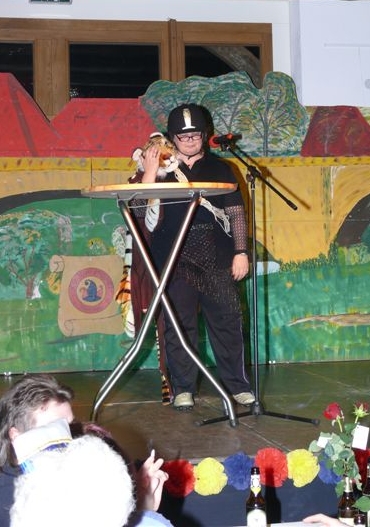 044_2010.JPG - Eine Sportlerin erzählt von ihren Ausflügen in die einzelnen Diziplinen.
