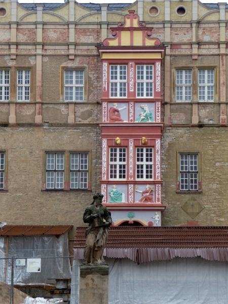Bernburg201211.jpg - Blick auf einen restaurierten Teilbereich des  Bernburger Schloßes.