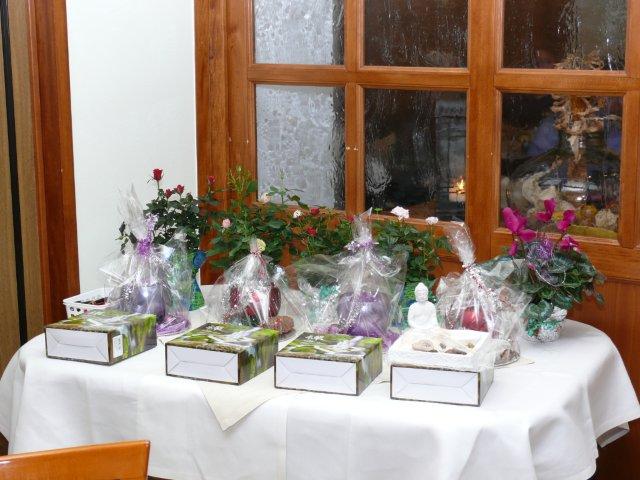 Grünko_2012_11.jpg - Die Preise für das Bingospiel standen bereit.