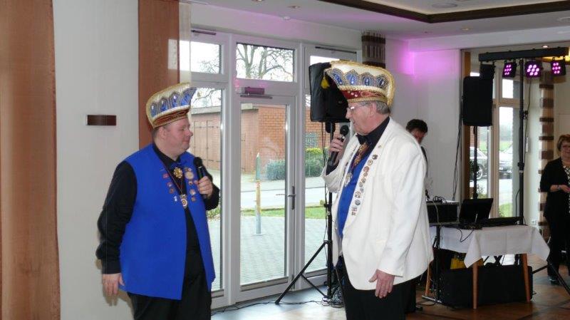 NärrFrüh 2018_005.jpg - Präsident und Sitzungspräsident eröffnen den Frühschoppen.