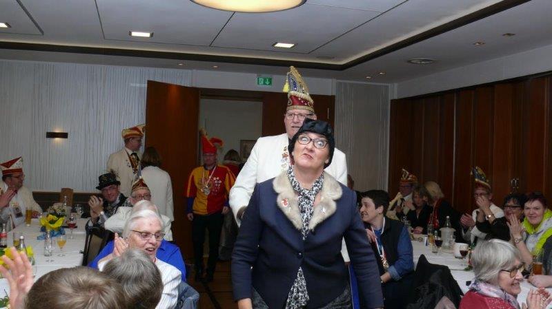 NärrFrüh 2018_30.jpg - "Erna"  begeistert schon beim Einmarsch