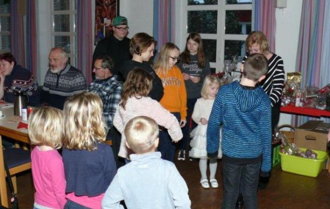 Weihfei-18-4.jpg - Tombola auch für die Kleinen.
